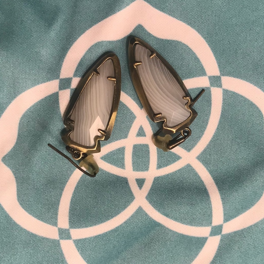 Rare Kendra Scott earrings white agate